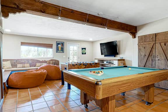 Vineyard Villa: Pool | Spa | Games Room | EV Char.